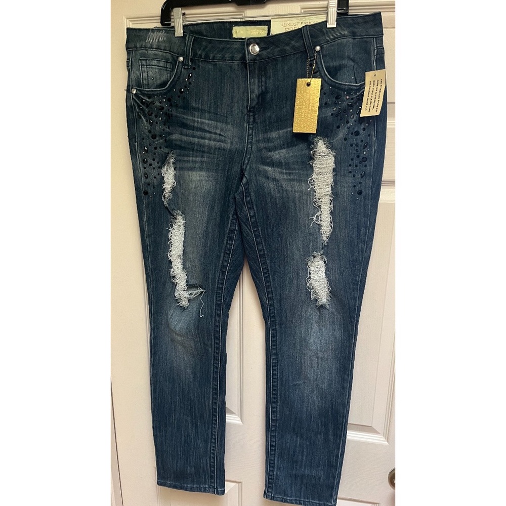 NWT Almost Famous Premium Plus Size Crystal Ripped Skinny Jeans, 18